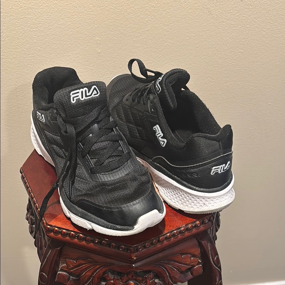 Fila Black and White Athletic Shoes like new